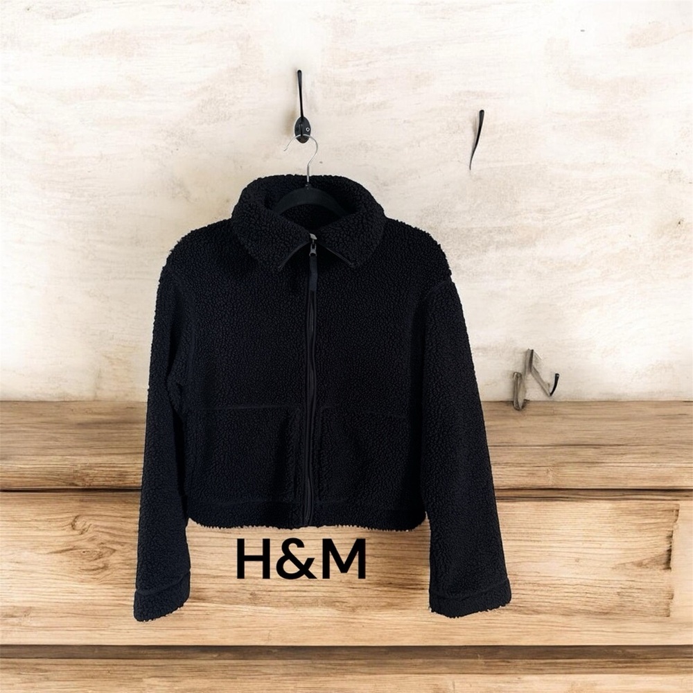 ❤️H&M Black Teddy Zip-Up
